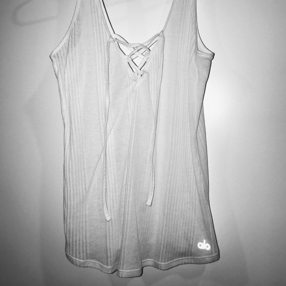 Alo tank top. Fits all sizes